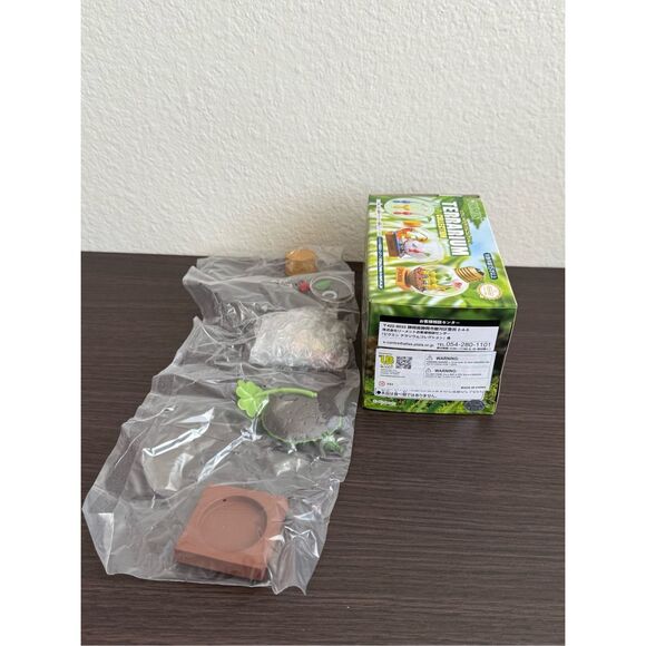 RE-MENT Pikmin Terrarium Collection Figure - Pulled Out - Picture 4 of 4